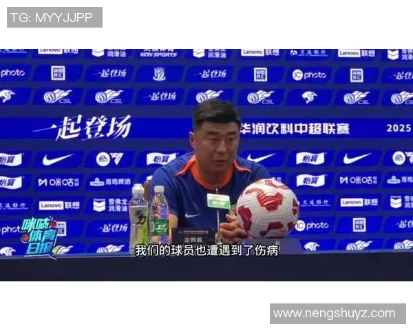 足球场上球星遭遇意外伤情瞬间 专家解析事故原因及后果