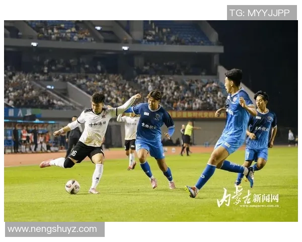 足球明星赛后激情脱衣庆祝引爆全场球迷热情瞬间 足球明星赛后激情脱衣庆祝引爆全场球迷热情瞬间