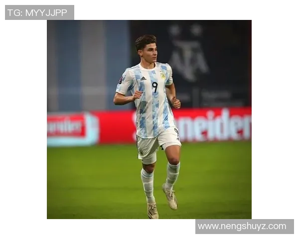 各国足球代表性球星盘点 全球前三球员风采一览